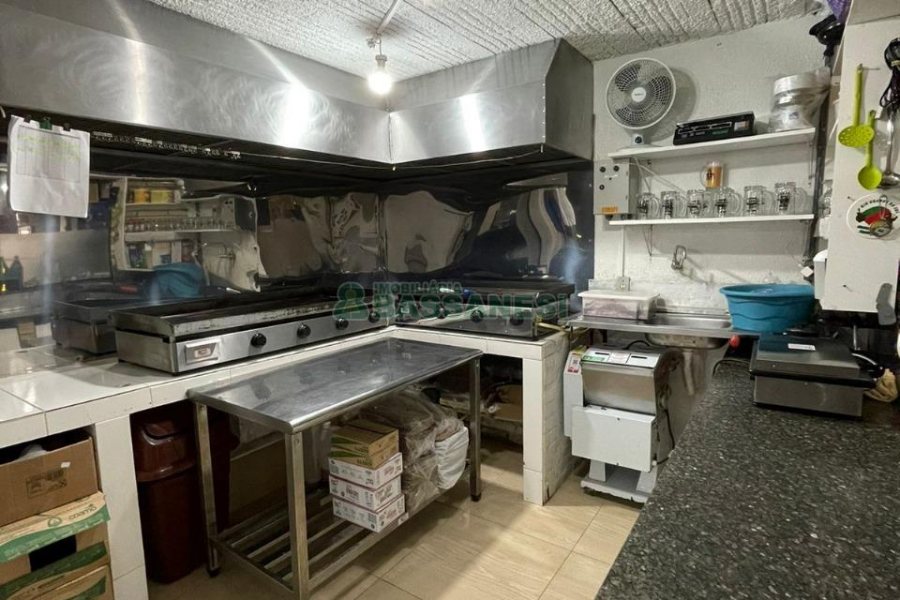 Casa Comercial com 360m², 3 dormitórios, no bairro Santa Fé em Caxias do Sul para Comprar