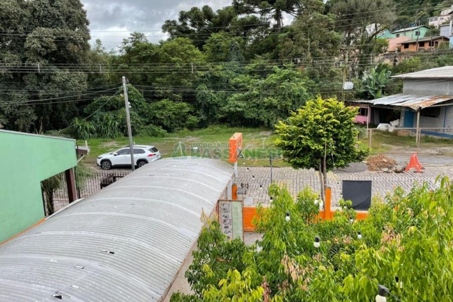 Casa Comercial com 360m², 3 dormitórios, no bairro Santa Fé em Caxias do Sul para Comprar