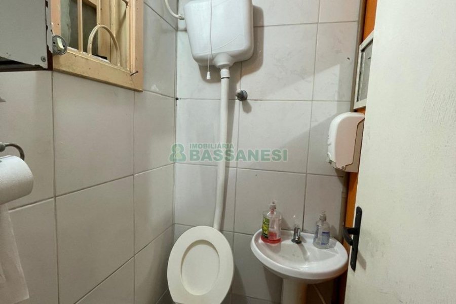 Casa Comercial com 360m², 3 dormitórios, no bairro Santa Fé em Caxias do Sul para Comprar