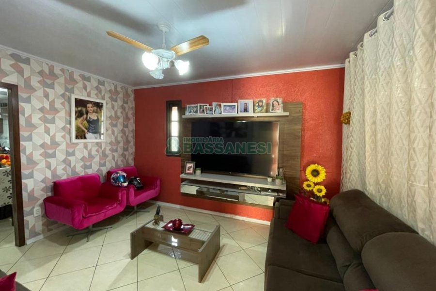 Casa Comercial com 360m², 3 dormitórios, no bairro Santa Fé em Caxias do Sul para Comprar