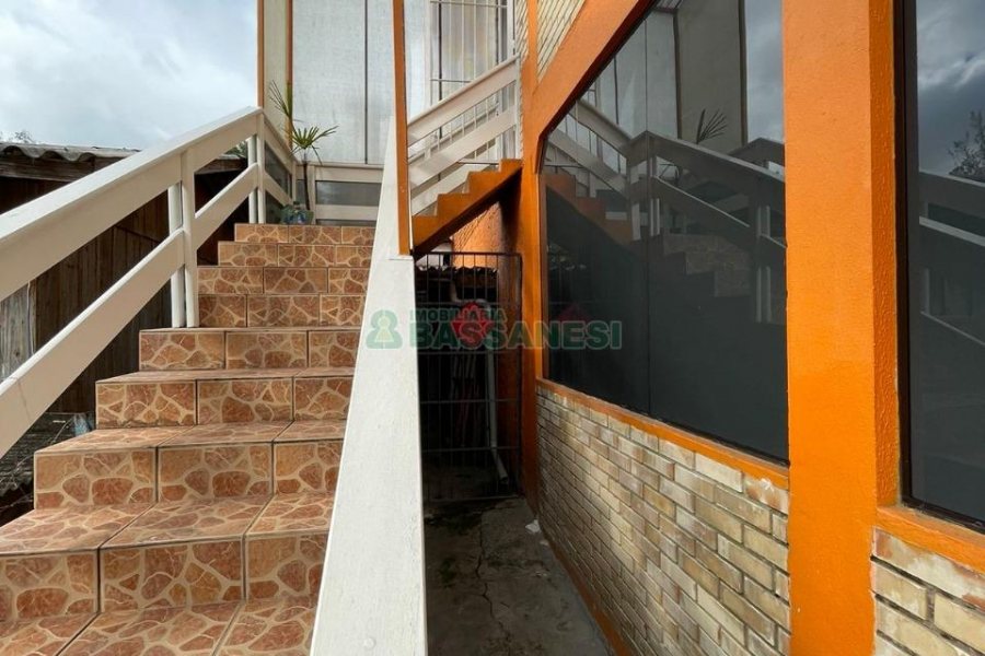 Casa Comercial com 360m², 3 dormitórios, no bairro Santa Fé em Caxias do Sul para Comprar