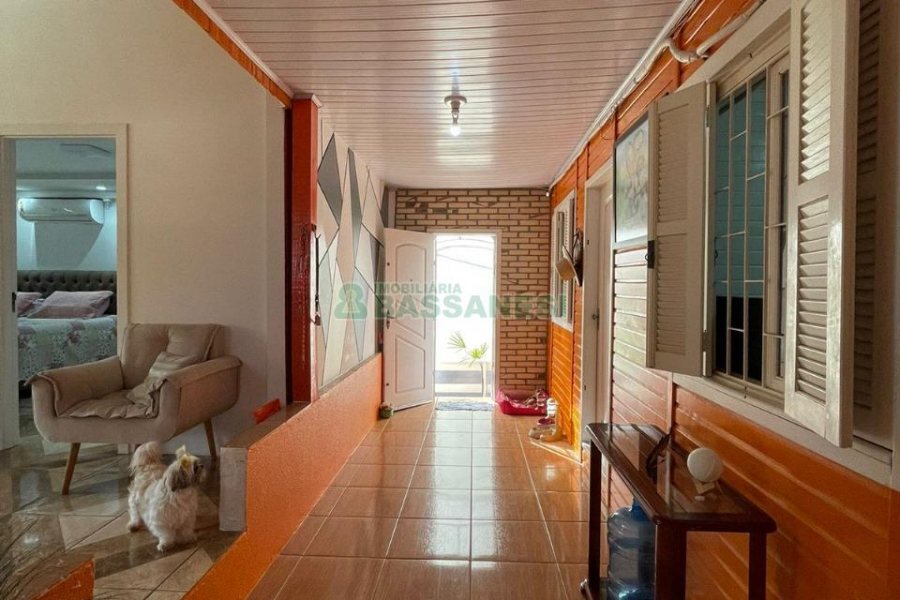 Casa Comercial com 360m², 3 dormitórios, no bairro Santa Fé em Caxias do Sul para Comprar