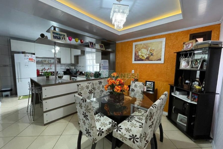 Casa Comercial com 360m², 3 dormitórios, no bairro Santa Fé em Caxias do Sul para Comprar