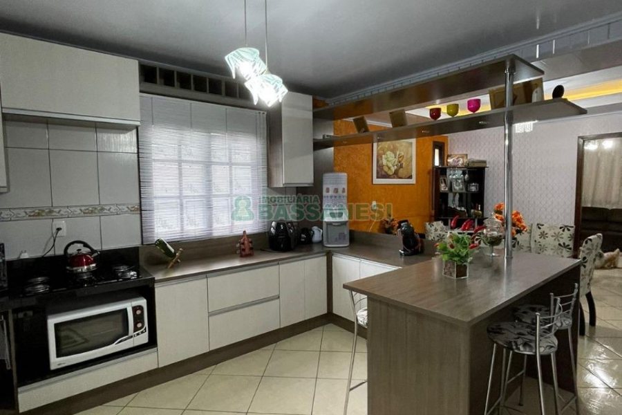 Casa Comercial com 360m², 3 dormitórios, no bairro Santa Fé em Caxias do Sul para Comprar