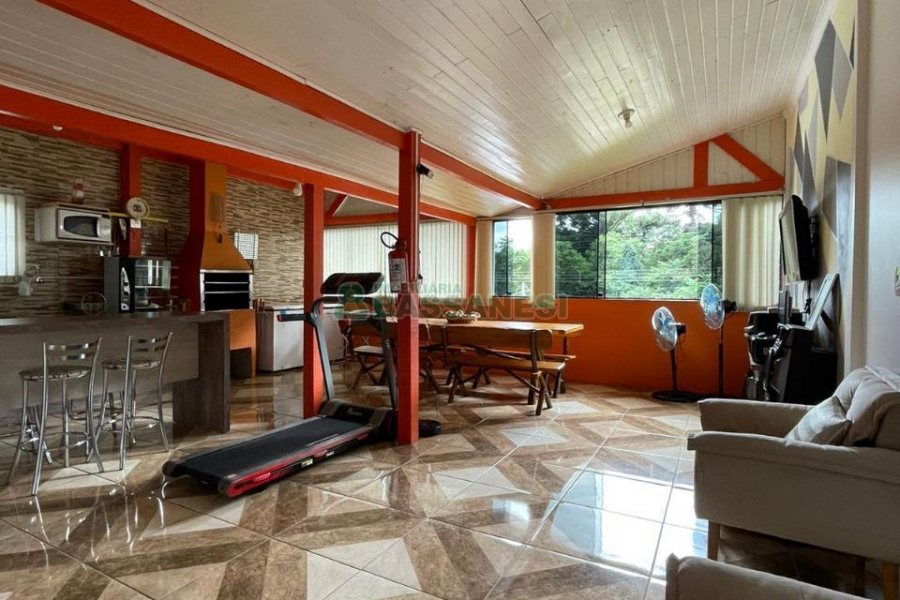 Casa Comercial com 360m², 3 dormitórios, no bairro Santa Fé em Caxias do Sul para Comprar