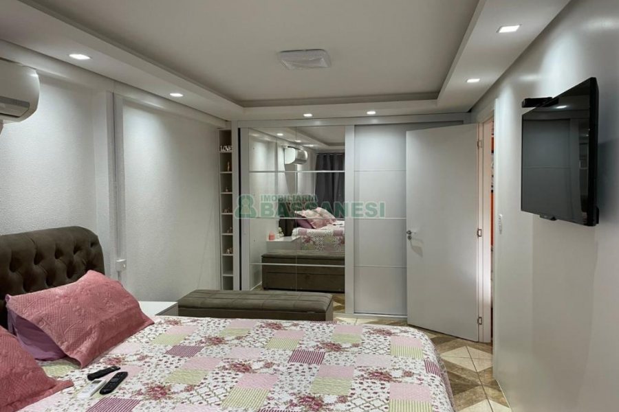 Casa Comercial com 360m², 3 dormitórios, no bairro Santa Fé em Caxias do Sul para Comprar