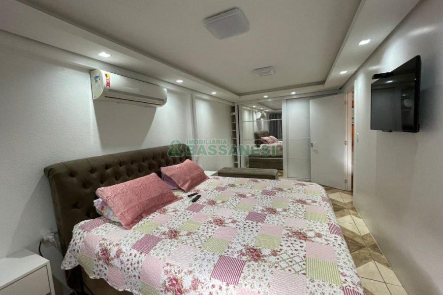 Casa Comercial com 360m², 3 dormitórios, no bairro Santa Fé em Caxias do Sul para Comprar