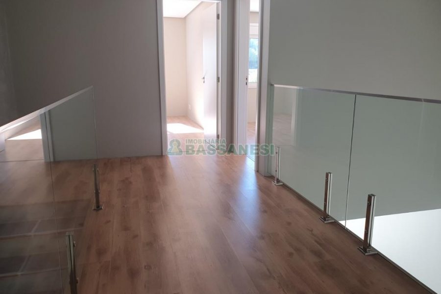 Sobrado com 160m², 3 dormitórios, no bairro Nossa Senhora da Saúde em Caxias do Sul para Comprar