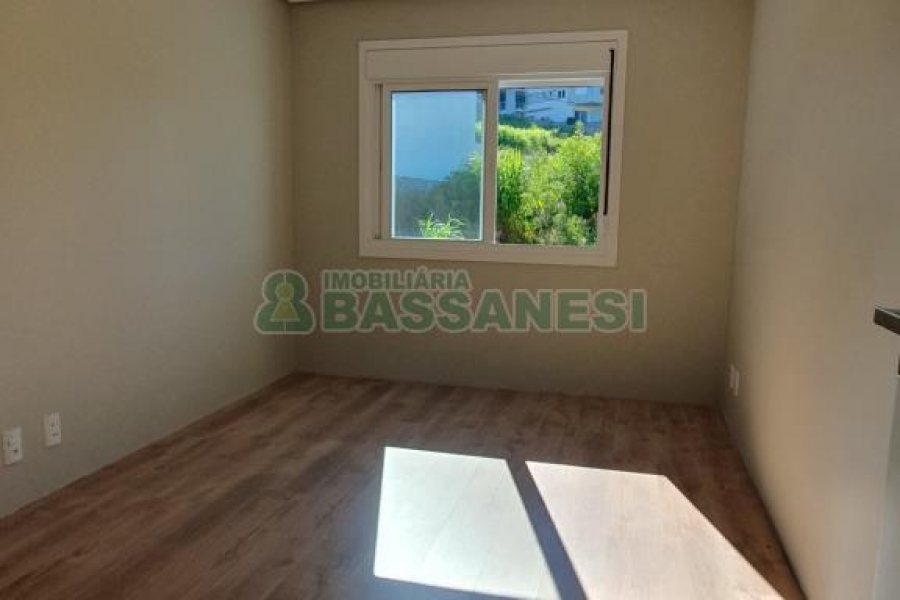 Sobrado com 160m², 3 dormitórios, no bairro Nossa Senhora da Saúde em Caxias do Sul para Comprar