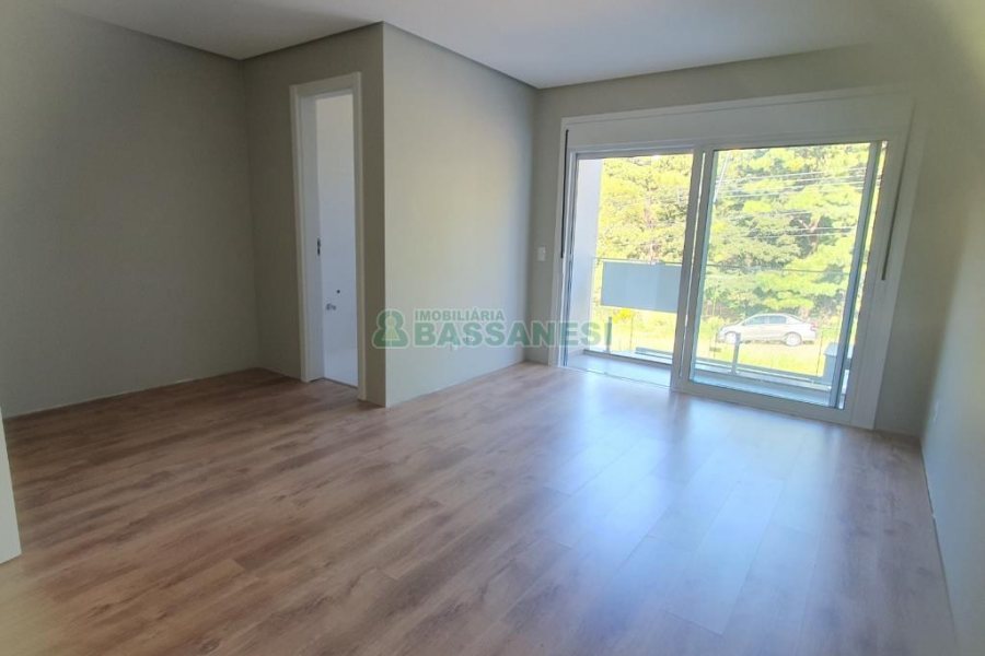 Sobrado com 160m², 3 dormitórios, no bairro Nossa Senhora da Saúde em Caxias do Sul para Comprar