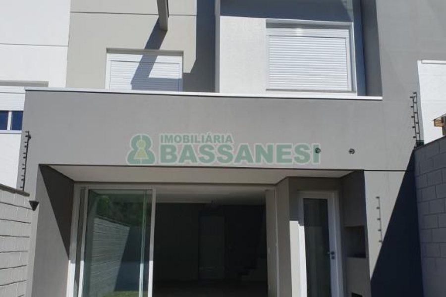 Sobrado com 160m², 3 dormitórios, no bairro Nossa Senhora da Saúde em Caxias do Sul para Comprar