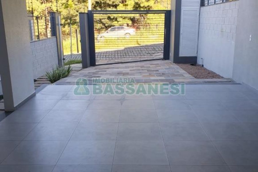 Sobrado com 160m², 3 dormitórios, no bairro Nossa Senhora da Saúde em Caxias do Sul para Comprar