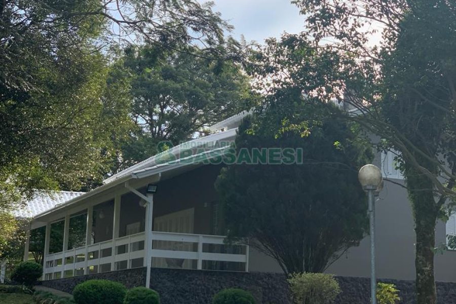 Chácara com 218m², 3 dormitórios, no bairro Pedancino em Caxias do Sul para Comprar