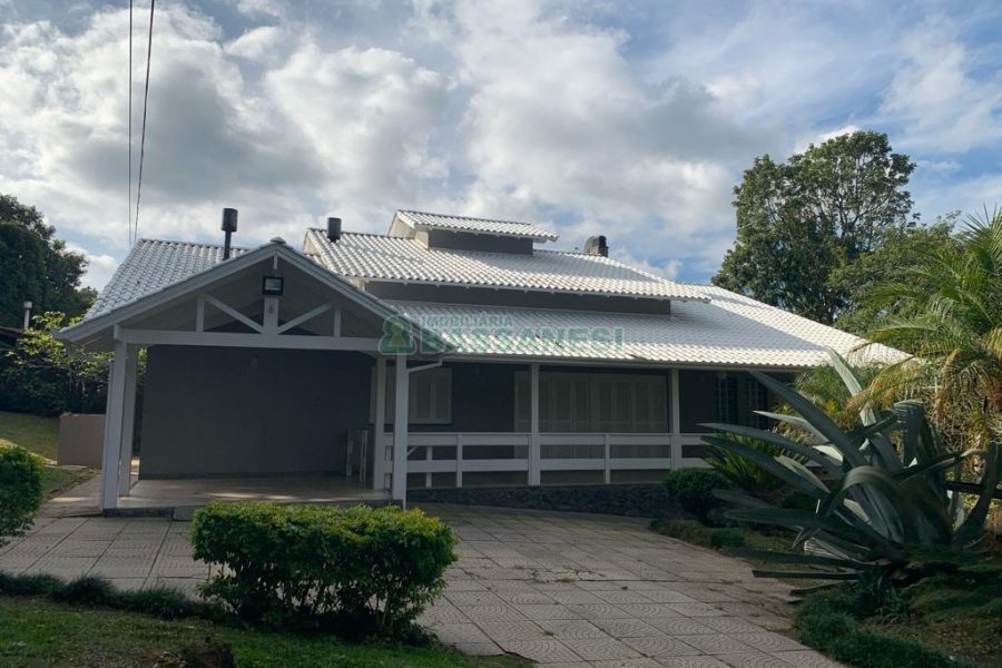 Chácara com 218m², 3 dormitórios, no bairro Pedancino em Caxias do Sul para Comprar