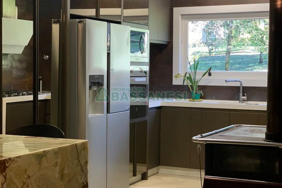 Chácara com 218m², 3 dormitórios, no bairro Pedancino em Caxias do Sul para Comprar