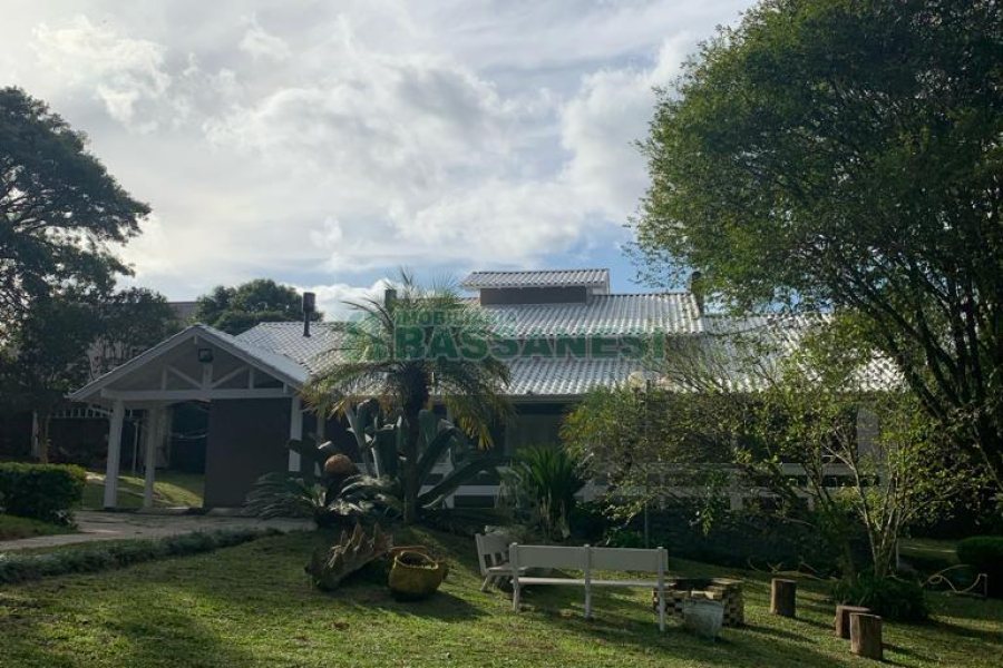 Chácara com 218m², 3 dormitórios, no bairro Pedancino em Caxias do Sul para Comprar