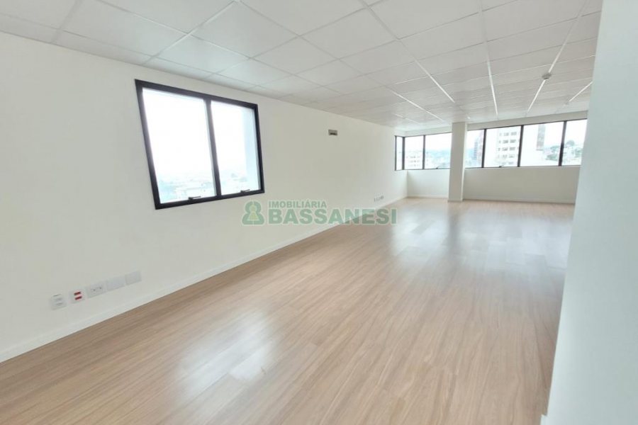 Sala com 77m², 1 vaga, no bairro Pio X em Caxias do Sul para Alugar