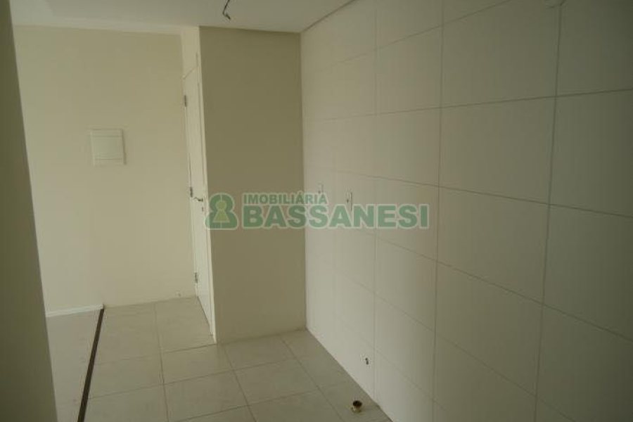 Apartamento com 47m², 2 dormitórios, 1 vaga, no bairro Desvio Rizzo em Caxias do Sul para Comprar