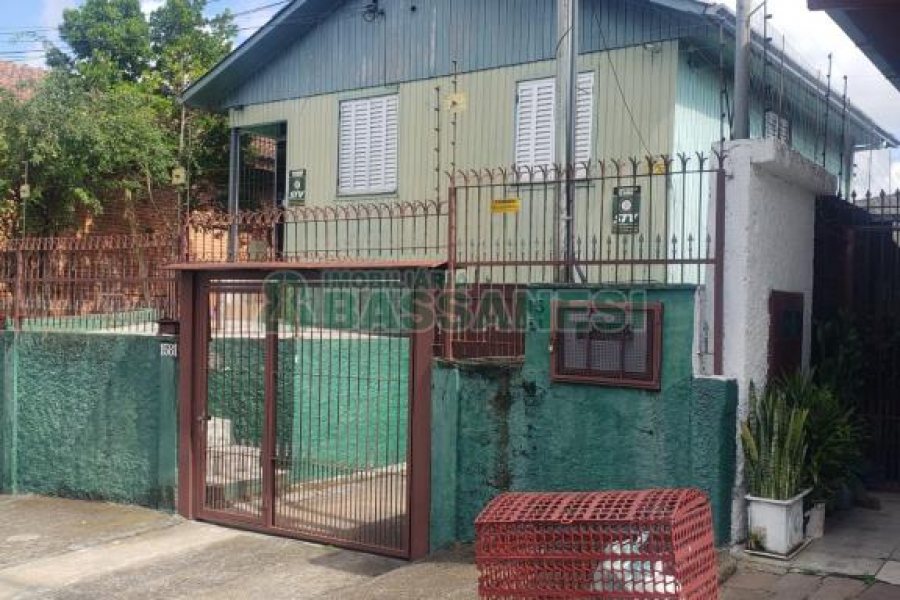 Casa com 120m², 3 dormitórios, 2 vagas, no bairro Pioneiro em Caxias do Sul para Comprar