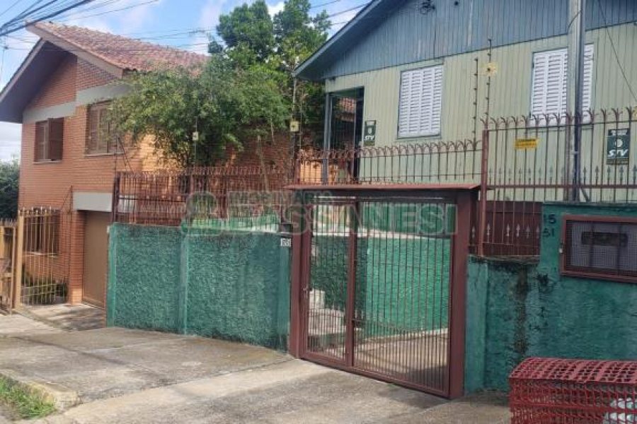 Casa com 120m², 3 dormitórios, 2 vagas, no bairro Pioneiro em Caxias do Sul para Comprar