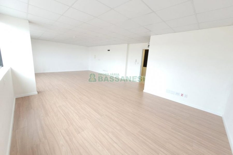 Sala com 54m², 1 vaga, no bairro Pio X em Caxias do Sul para Alugar