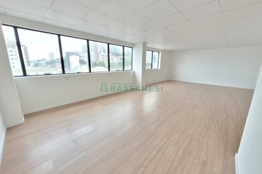 Sala com 54m², 1 vaga, no bairro Pio X em Caxias do Sul para Alugar