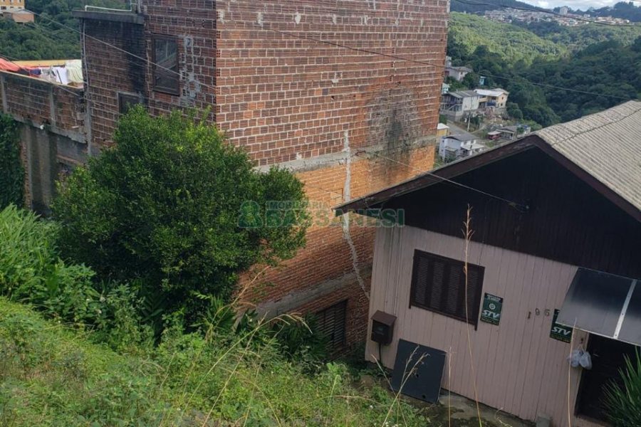 Casa com 72m², 3 dormitórios, no bairro Tijuca em Caxias do Sul para Comprar