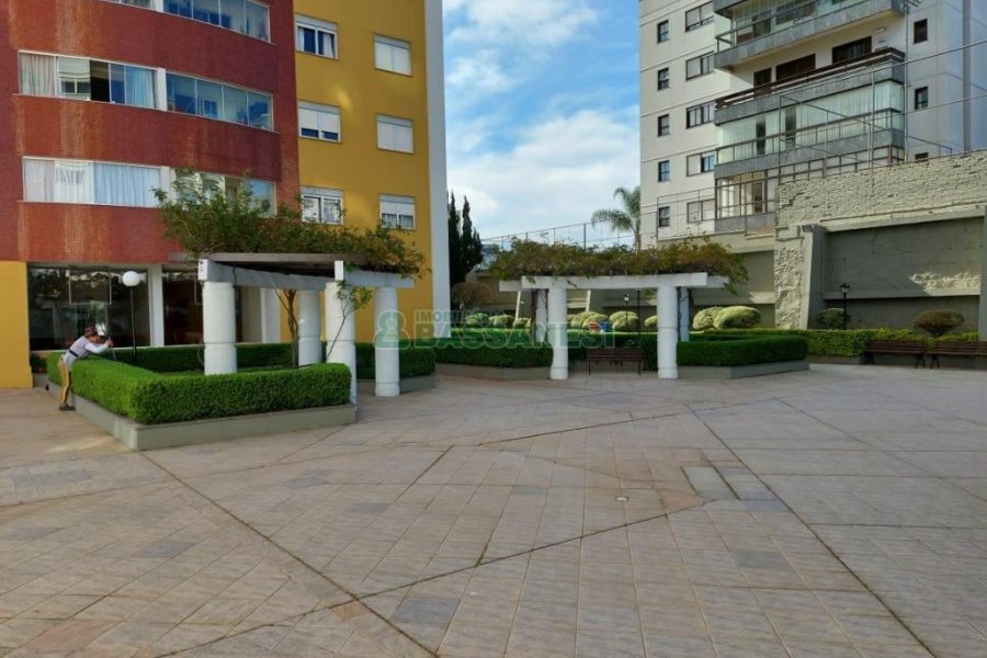 Apartamento com 94m², 3 dormitórios, 2 vagas, no bairro Rio Branco em Caxias do Sul para Comprar