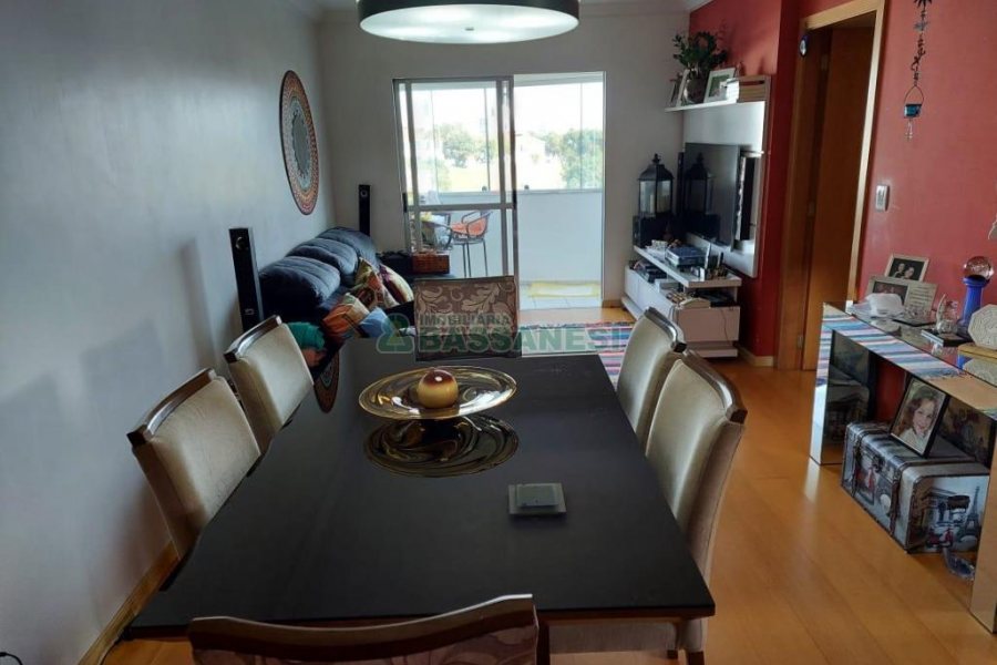 Apartamento com 94m², 3 dormitórios, 2 vagas, no bairro Rio Branco em Caxias do Sul para Comprar