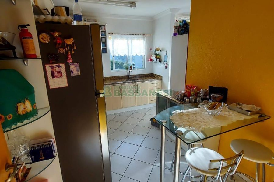 Apartamento com 94m², 3 dormitórios, 2 vagas, no bairro Rio Branco em Caxias do Sul para Comprar