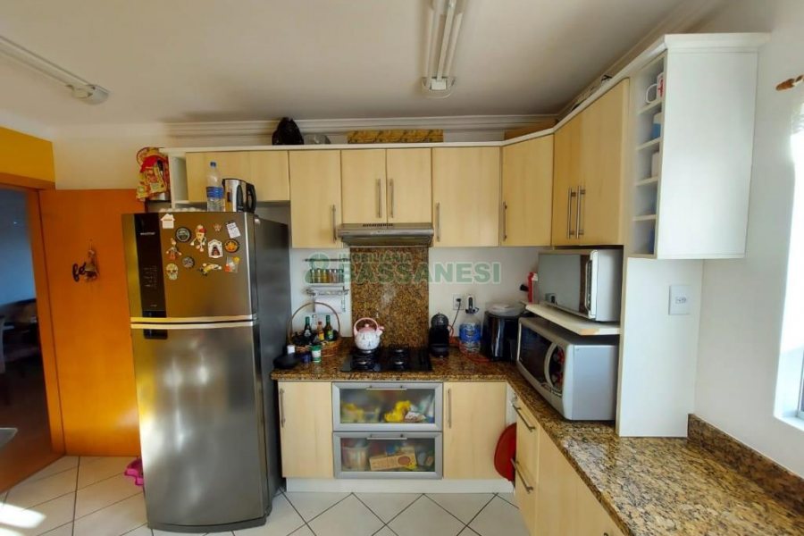 Apartamento com 94m², 3 dormitórios, 2 vagas, no bairro Rio Branco em Caxias do Sul para Comprar