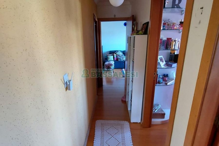 Apartamento com 94m², 3 dormitórios, 2 vagas, no bairro Rio Branco em Caxias do Sul para Comprar