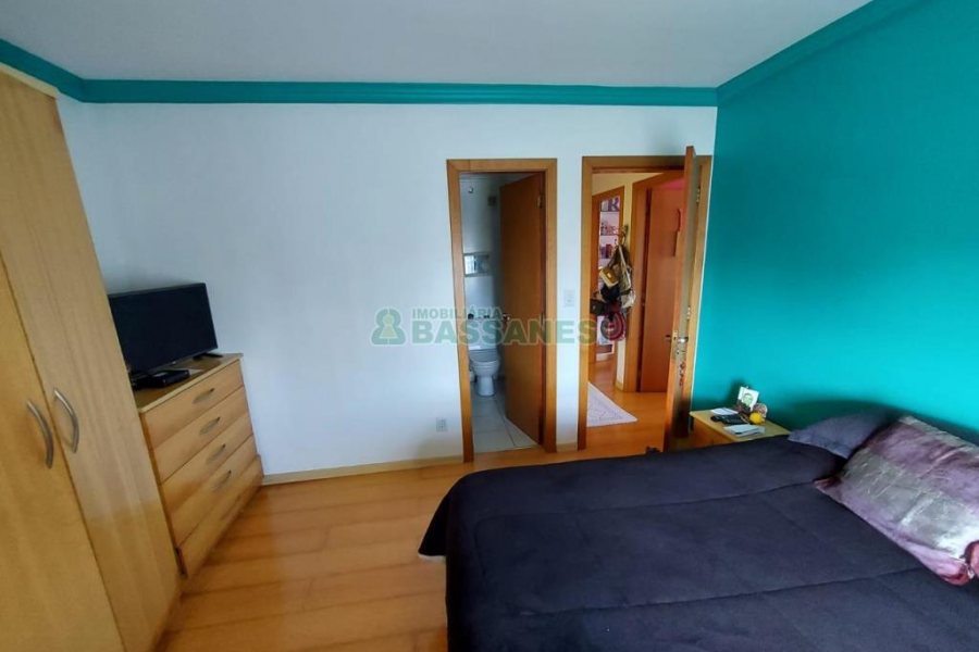 Apartamento com 94m², 3 dormitórios, 2 vagas, no bairro Rio Branco em Caxias do Sul para Comprar