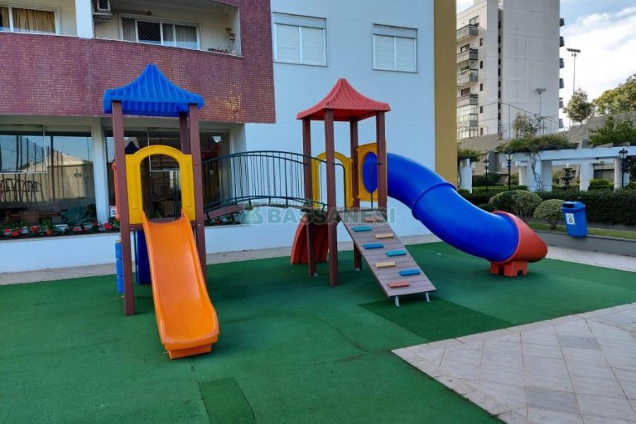 Apartamento com 94m², 3 dormitórios, 2 vagas, no bairro Rio Branco em Caxias do Sul para Comprar
