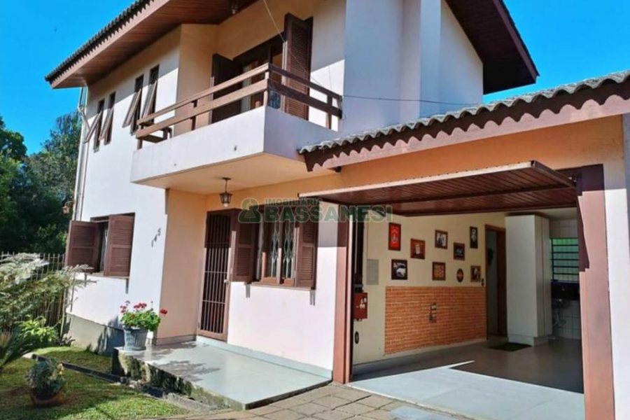 Casa com 200m², 3 dormitórios, no bairro Santa Catarina em Caxias do Sul para Comprar