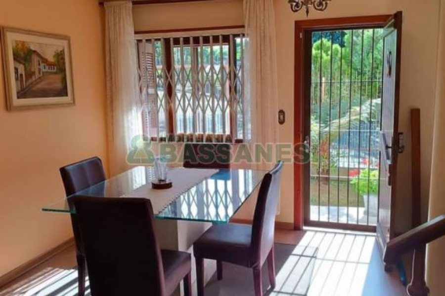 Casa com 200m², 3 dormitórios, no bairro Santa Catarina em Caxias do Sul para Comprar