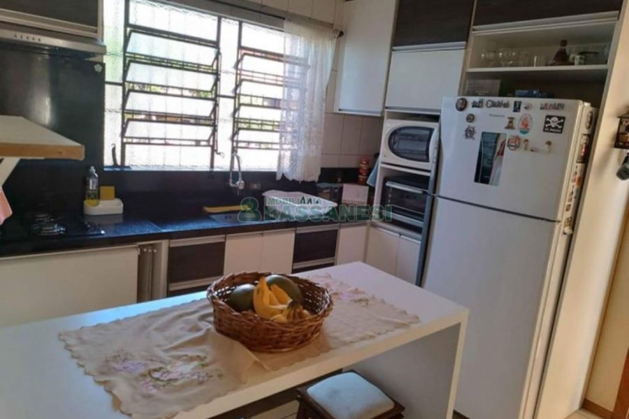 Casa com 200m², 3 dormitórios, no bairro Santa Catarina em Caxias do Sul para Comprar