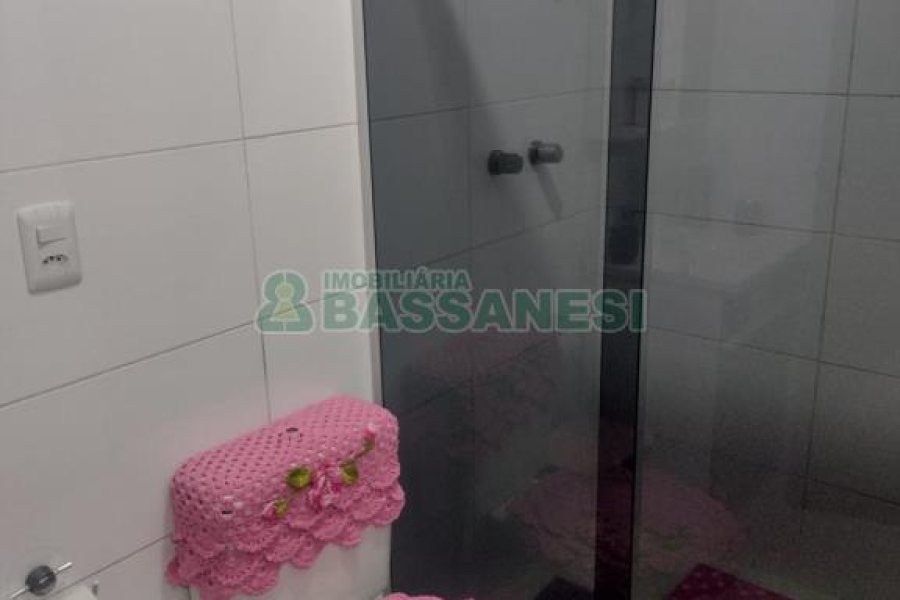 Sobrado com 49m², 2 dormitórios, 1 vaga, no bairro Santa Catarina em Caxias do Sul para Comprar