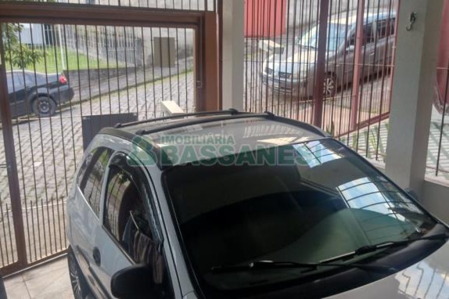 Sobrado com 49m², 2 dormitórios, 1 vaga, no bairro Santa Catarina em Caxias do Sul para Comprar