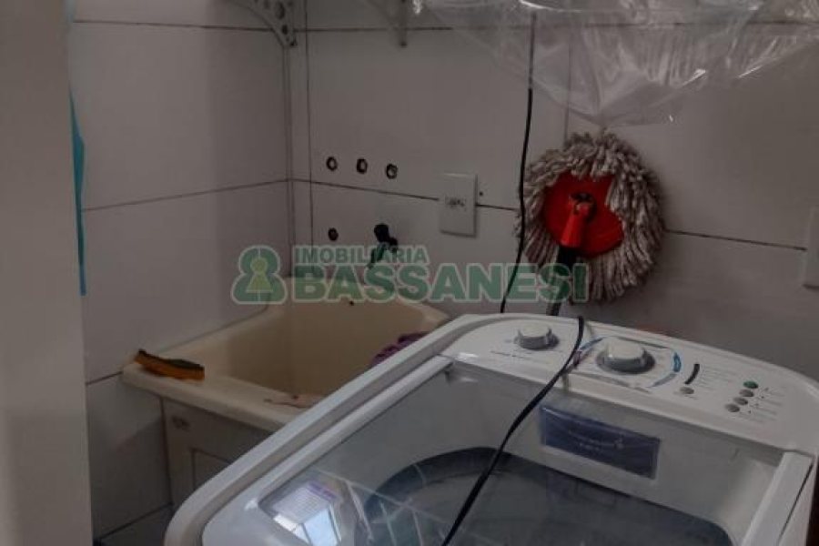 Sobrado com 49m², 2 dormitórios, 1 vaga, no bairro Santa Catarina em Caxias do Sul para Comprar