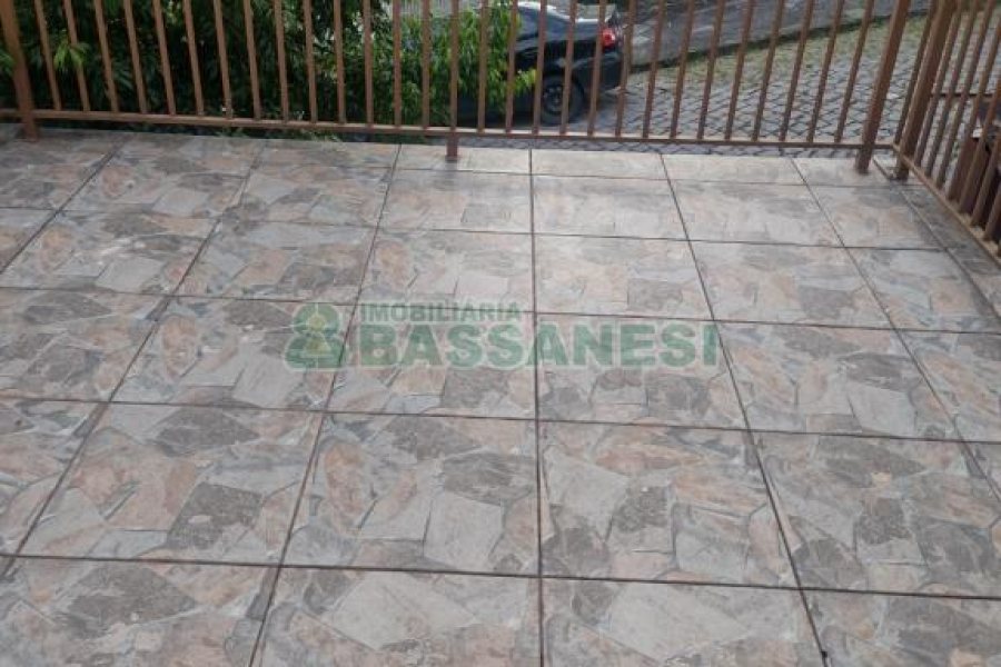 Sobrado com 49m², 2 dormitórios, 1 vaga, no bairro Santa Catarina em Caxias do Sul para Comprar