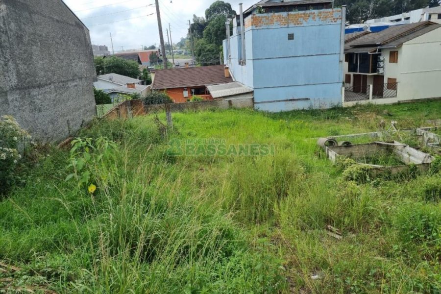 Terreno com 360m², no bairro Desvio Rizzo em Caxias do Sul para Comprar