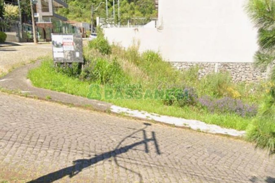Terreno com 760m², no bairro Nossa Senhora da Saúde em Caxias do Sul para Comprar