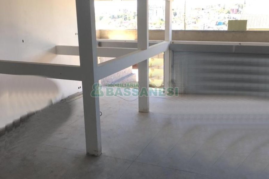 Loja com 312m², 4 vagas, no bairro Petrópolis em Caxias do Sul para Alugar ou Comprar