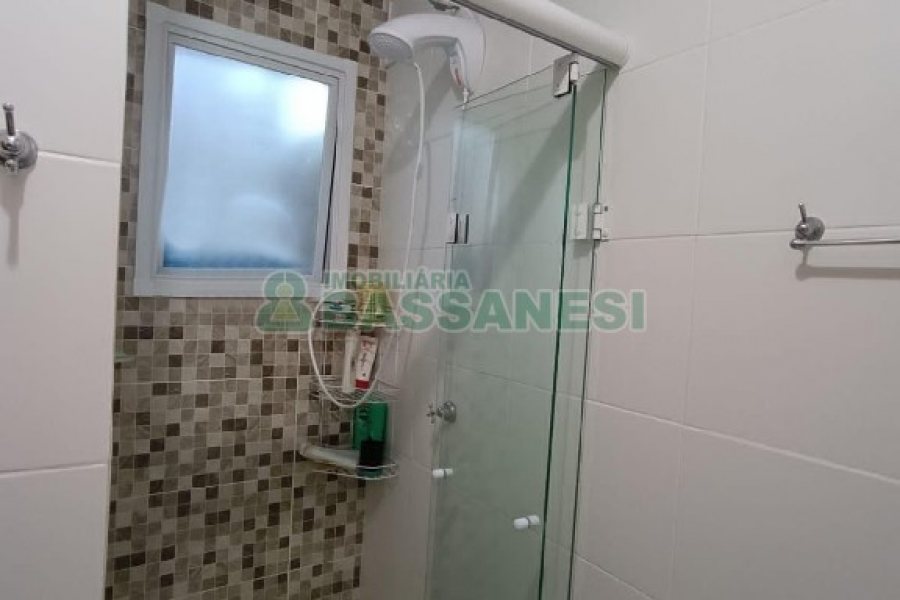 Sobrado com 80m², 2 dormitórios, 1 vaga, no bairro Cidade Nova em Caxias do Sul para Alugar