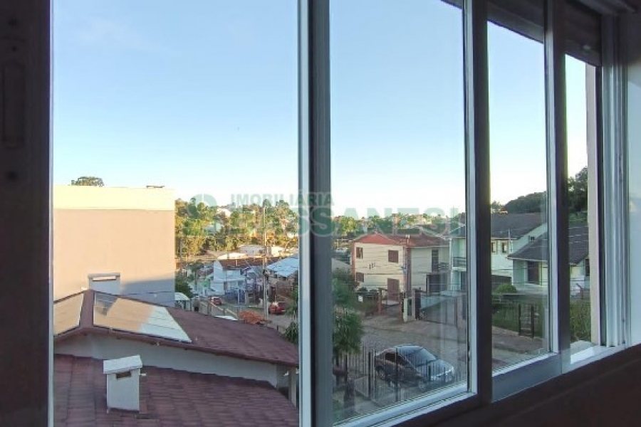 Sobrado com 80m², 2 dormitórios, 1 vaga, no bairro Cidade Nova em Caxias do Sul para Alugar