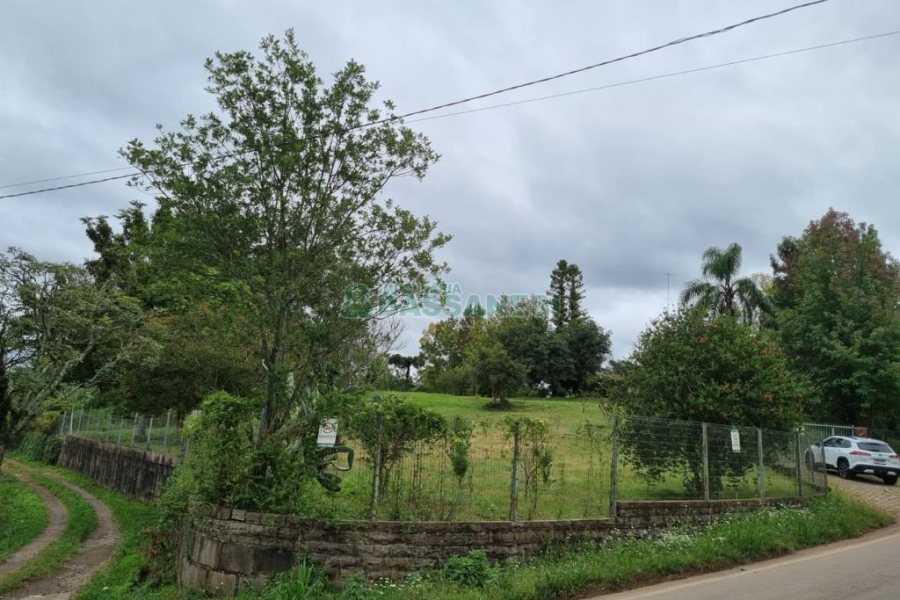Chácara com 400m², 3 dormitórios, 1 vaga, no bairro Monte Bérico em Caxias do Sul para Comprar