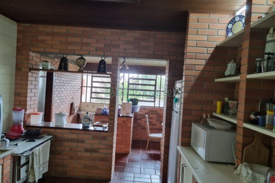 Chácara com 400m², 3 dormitórios, 1 vaga, no bairro Monte Bérico em Caxias do Sul para Comprar
