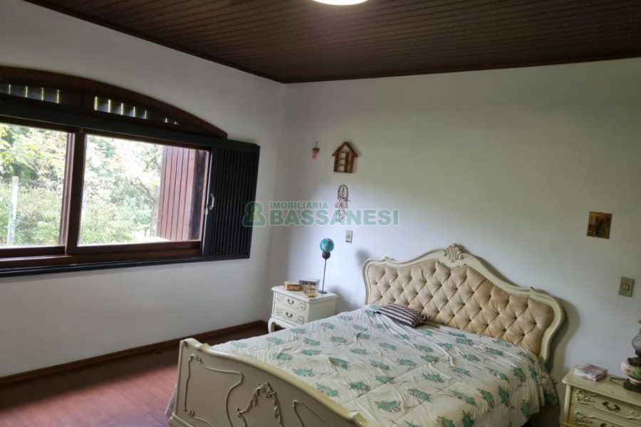 Chácara com 400m², 3 dormitórios, 1 vaga, no bairro Monte Bérico em Caxias do Sul para Comprar