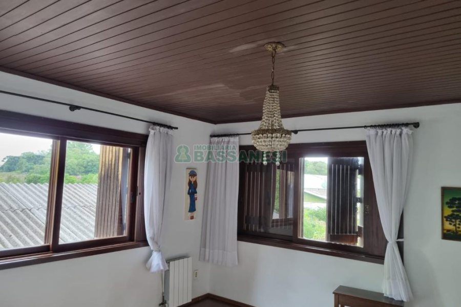 Chácara com 400m², 3 dormitórios, 1 vaga, no bairro Monte Bérico em Caxias do Sul para Comprar